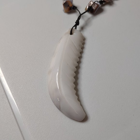 Very Cool Shell And String Necklace 21 Inches Long - Picture 3 of 15